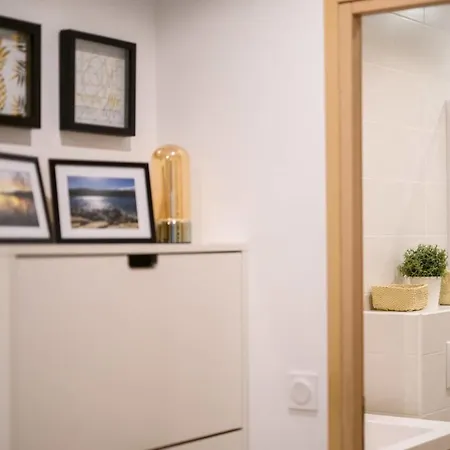 Le Classy - 2br W Ac - Confort And Style At The Heart Of Welkeys Apartment